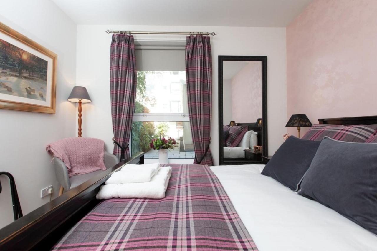 Holyrood Residence - Luxury Apartment With Parking Edinburgh Buitenkant foto