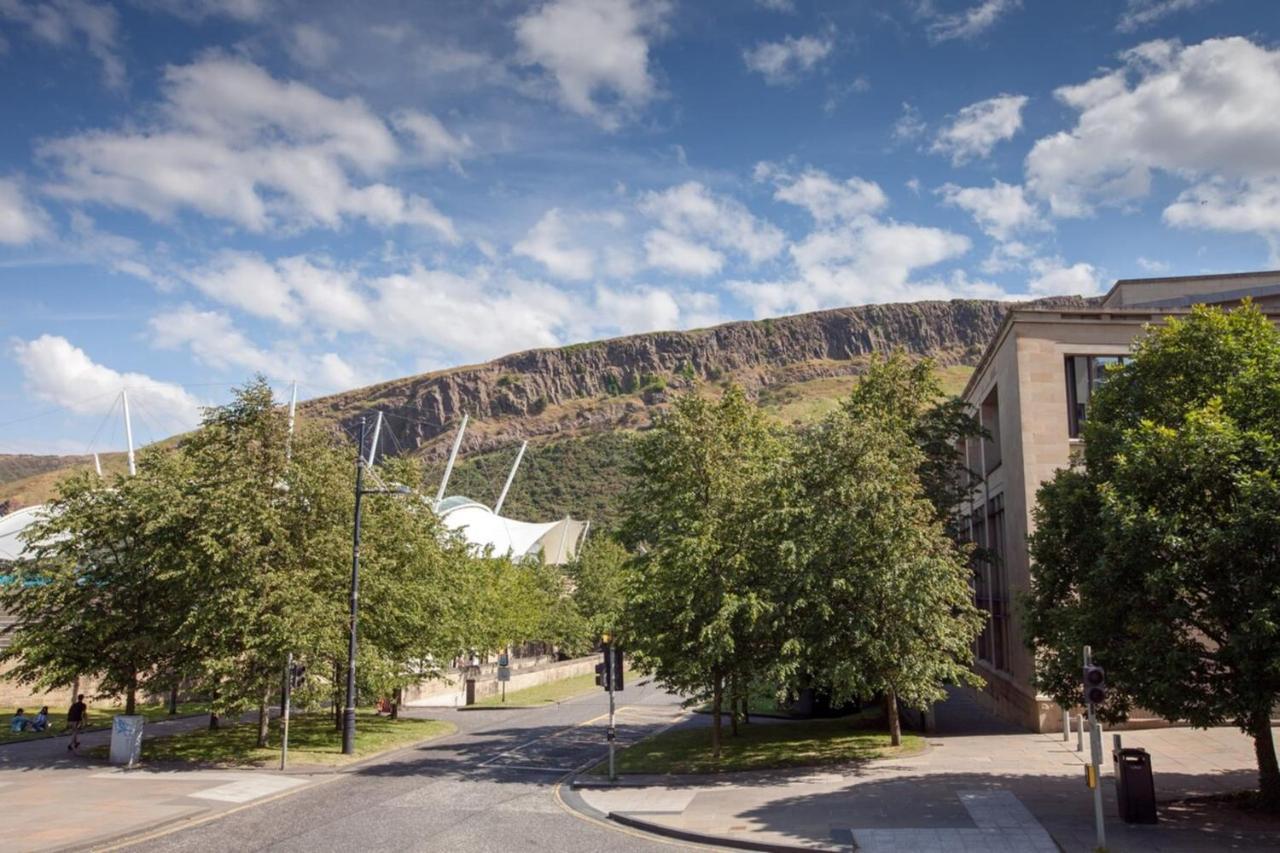 Holyrood Residence - Luxury Apartment With Parking Edinburgh Buitenkant foto